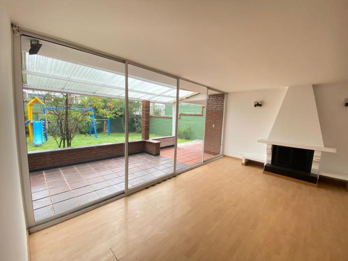 Casa en Arriendo - Bogota, NIZA 2687
