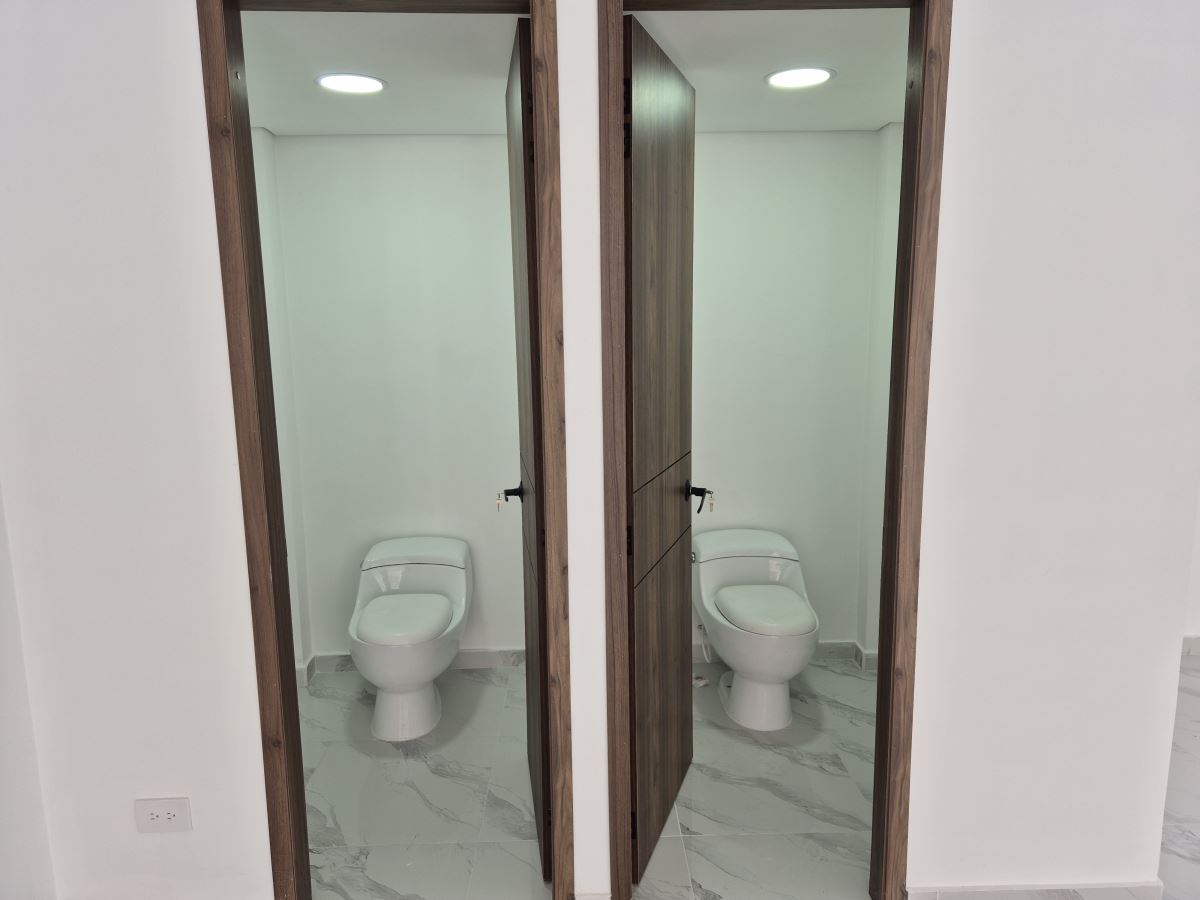 Local en Arriendo - Bogota, LOS CEDROS 5238