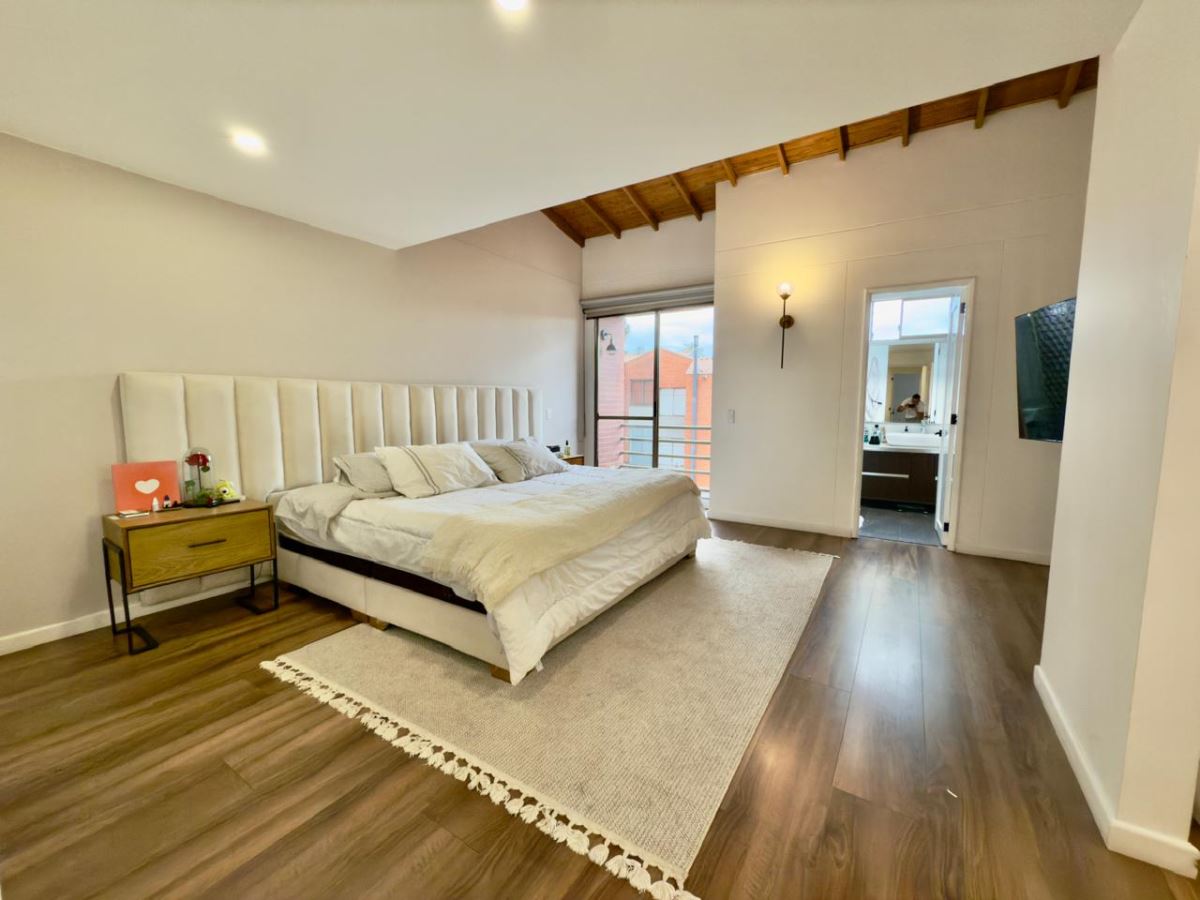 Casa en Venta - Bogota, GRATAMIRA 3796