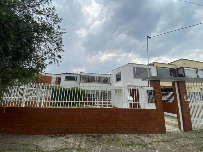 Casa en Arriendo - Bogota, SANTA PAULA 4689