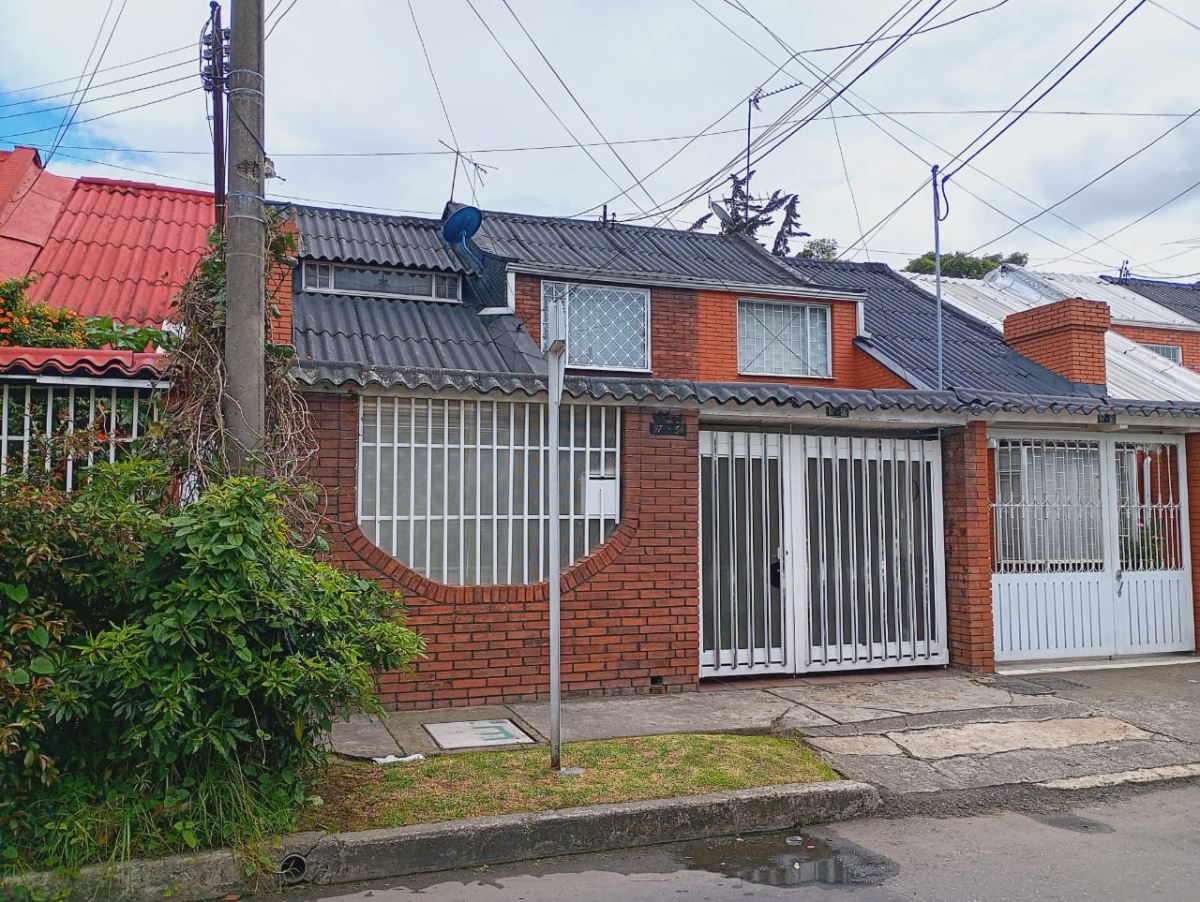 Casa en Venta - Bogota, NORMANDÍA 3806