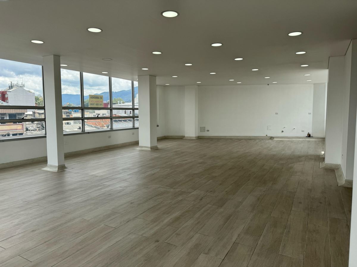 Oficina en Arriendo - Bogota, GALERÍAS 3898