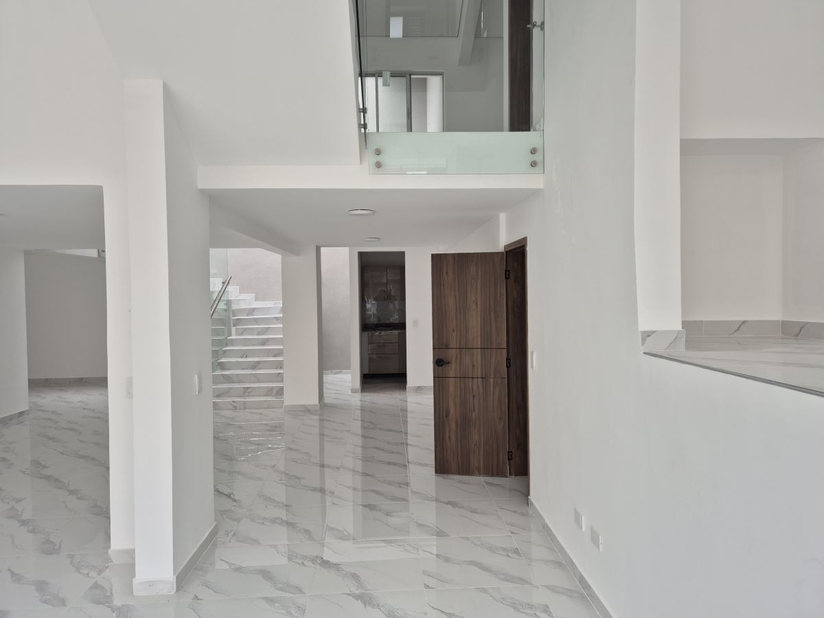 Local en Arriendo - Bogota, LOS CEDROS 5238