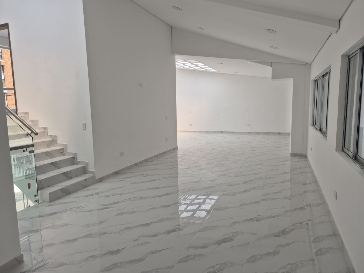 Local en Arriendo - Bogota, LOS CEDROS 5238