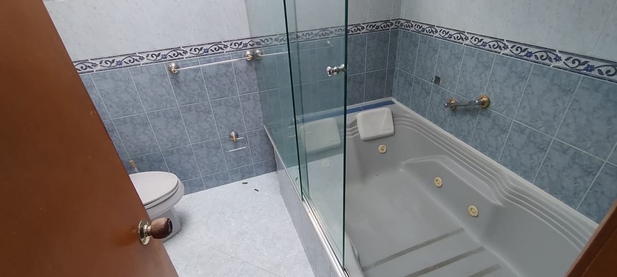 Casa en Arriendo - Bogota, ALHAMBRA 3859