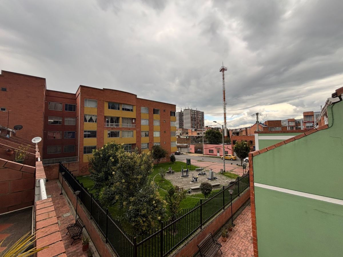 Casa en Venta - Bogota, SAN ANTONIO 5922