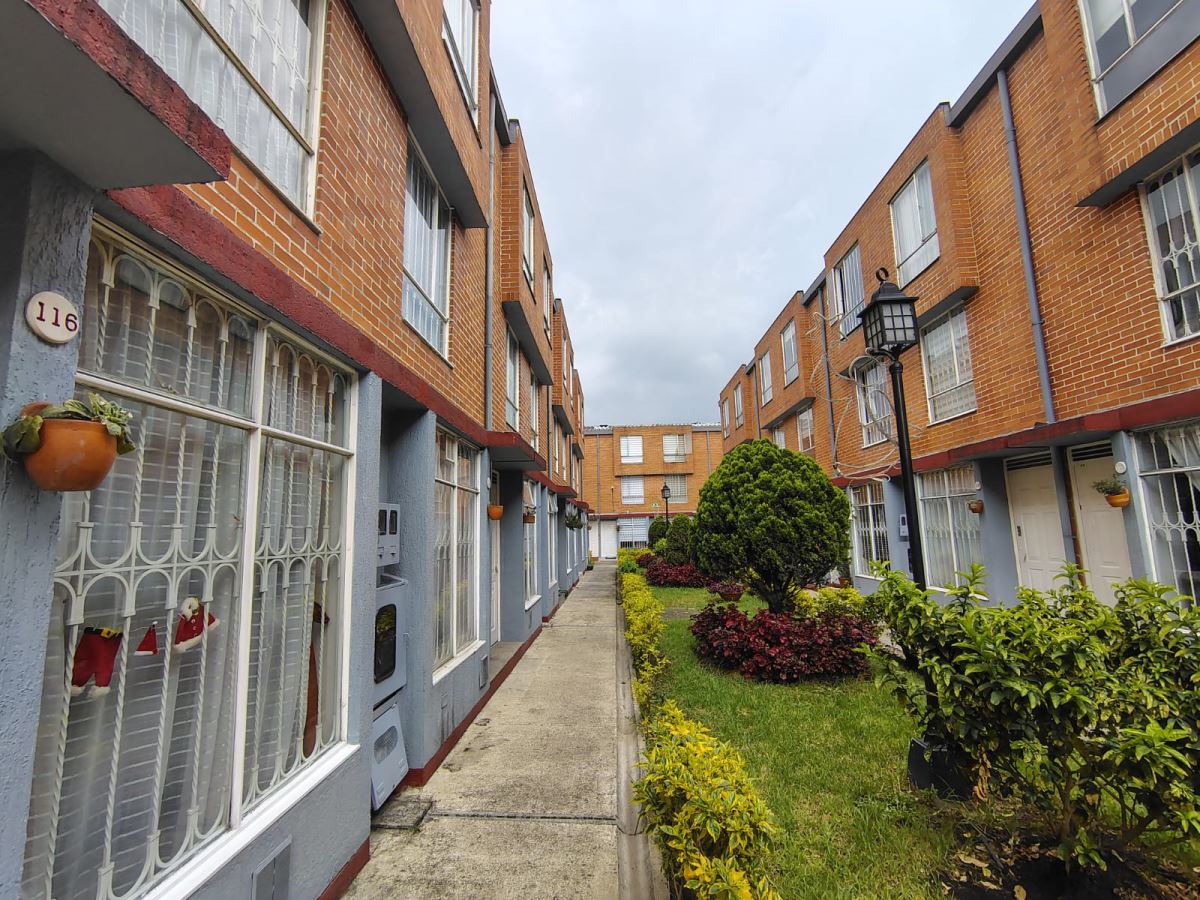 Casa en Venta - Bogota, VILLA ALSACIA 5784