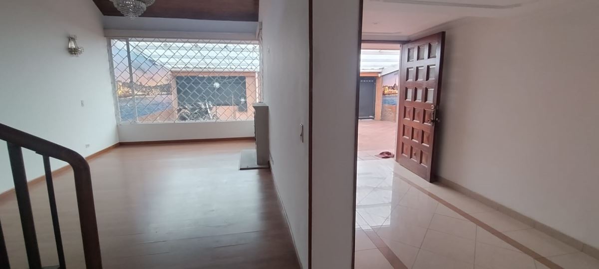 Casa en Arriendo - Bogota, ALHAMBRA 3859