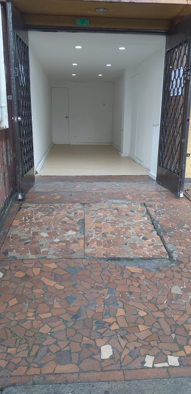 Local en Arriendo - Bogota, LOS ANDES 6370
