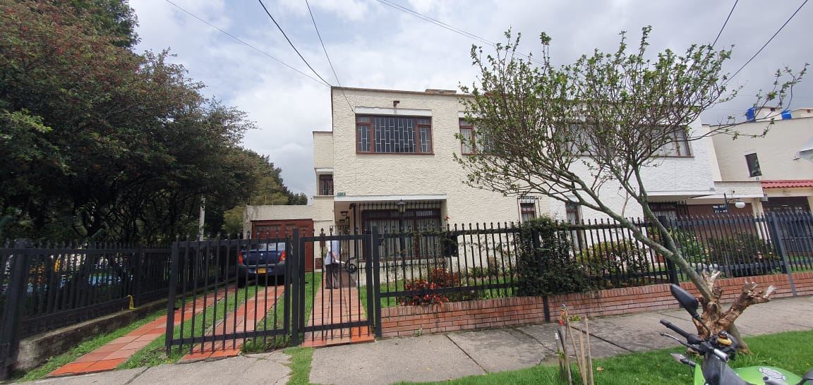 Casa en Arriendo - Bogota, SANTA BÁRBARA 3360