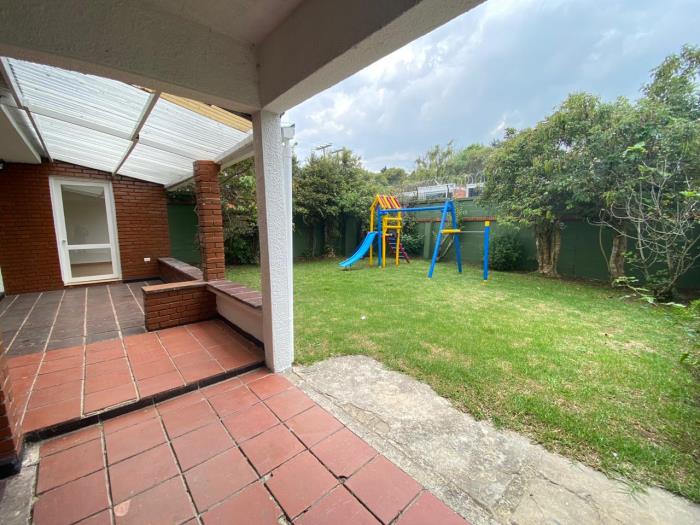 Casa en Arriendo - Bogota, NIZA 2687