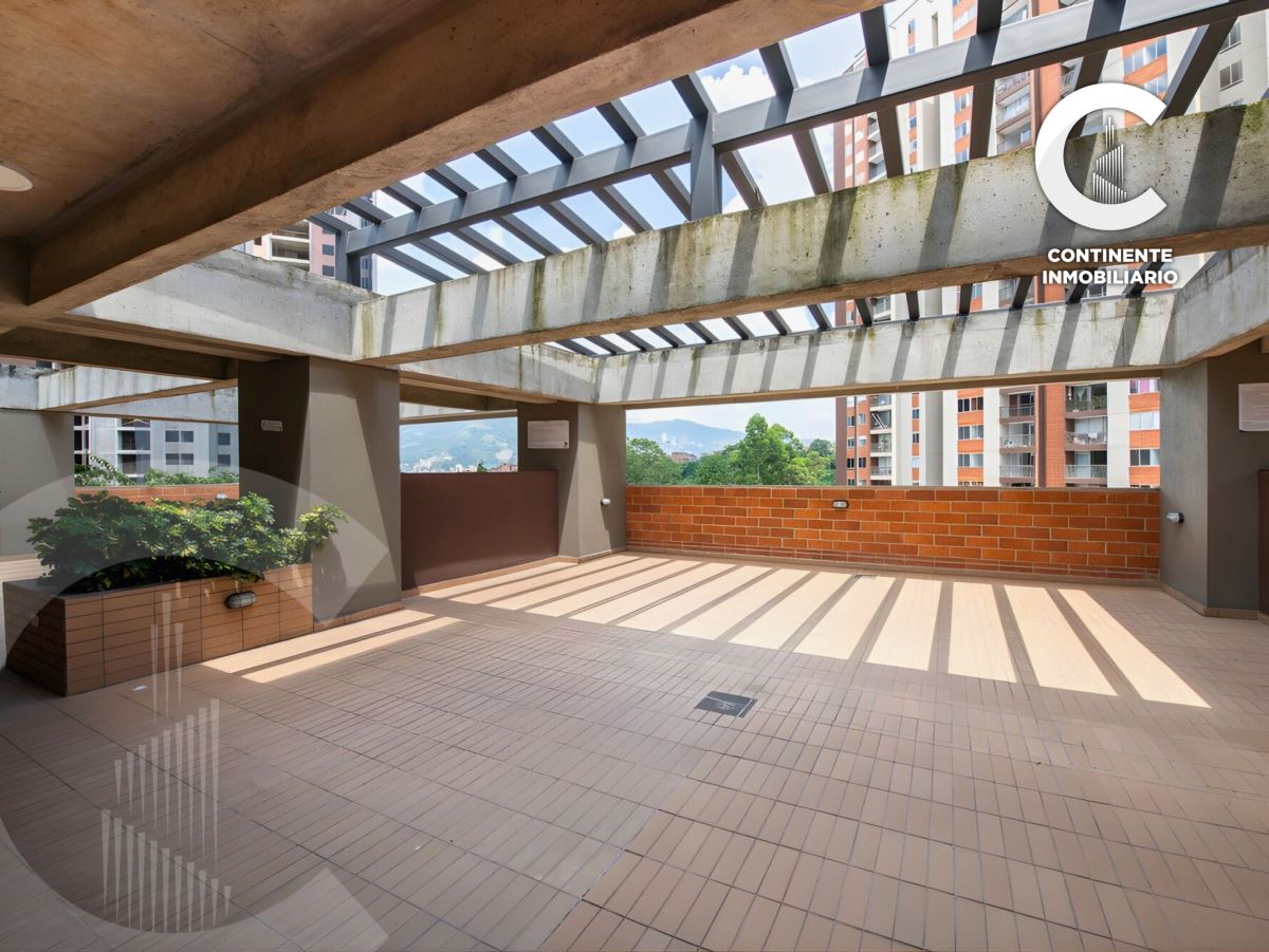 Miniatura {{@index}}