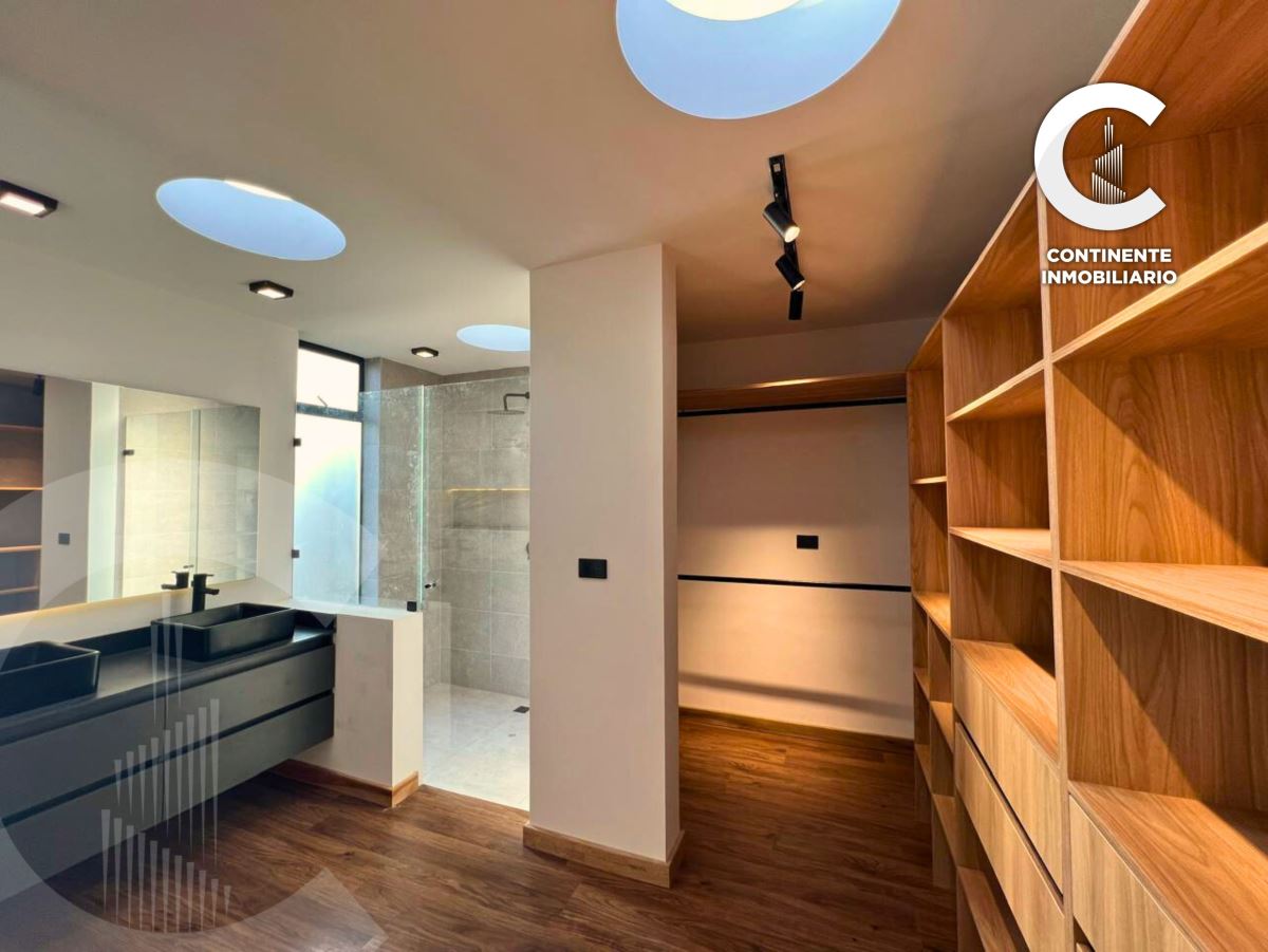 Miniatura {{@index}}