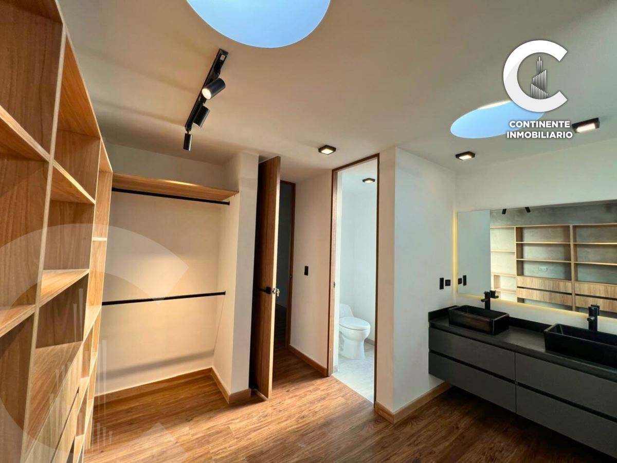 Miniatura {{@index}}