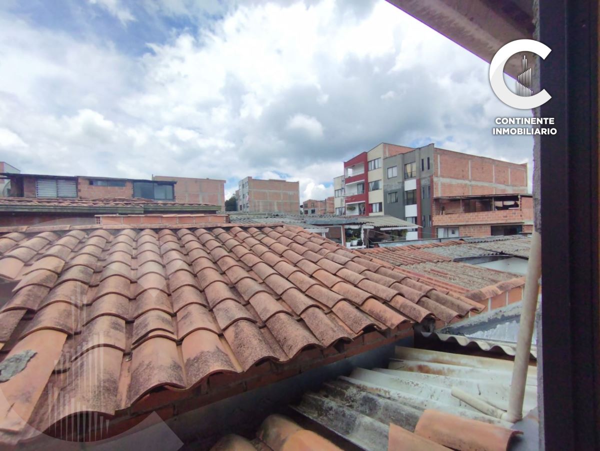 Miniatura {{@index}}