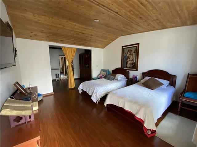 Miniatura {{@index}}