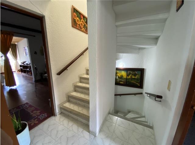 Miniatura {{@index}}