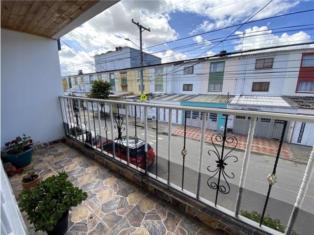 Miniatura {{@index}}