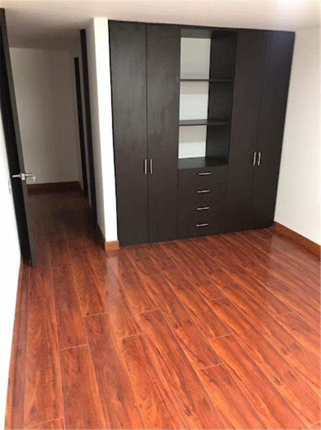 Miniatura {{@index}}