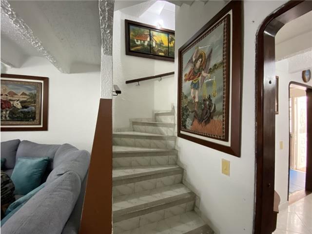 Miniatura {{@index}}