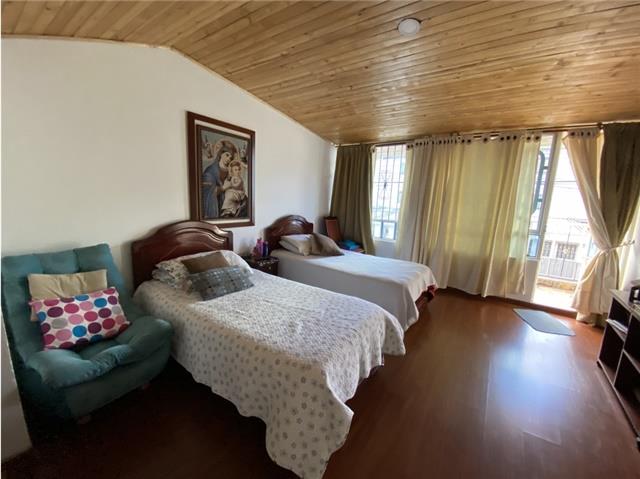 Miniatura {{@index}}