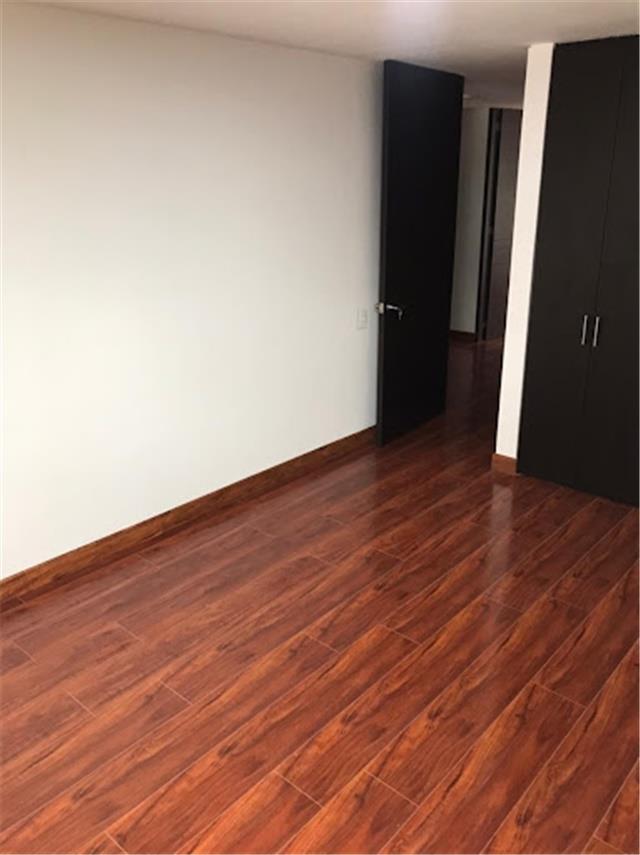 Miniatura {{@index}}