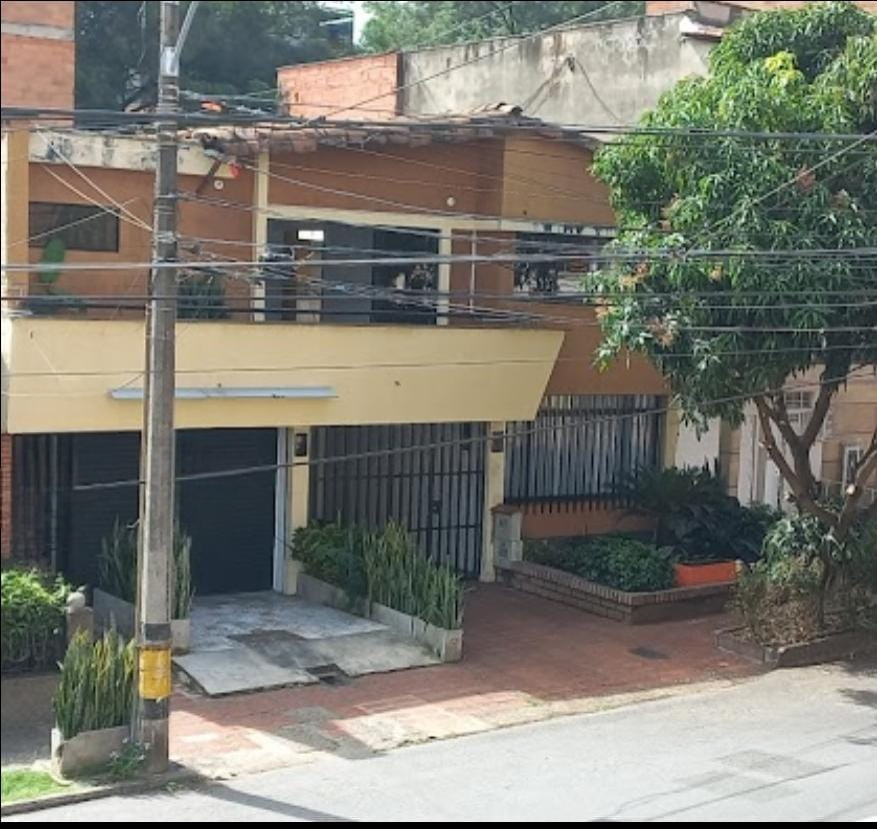 CASA COMERCIAL en LAURELES