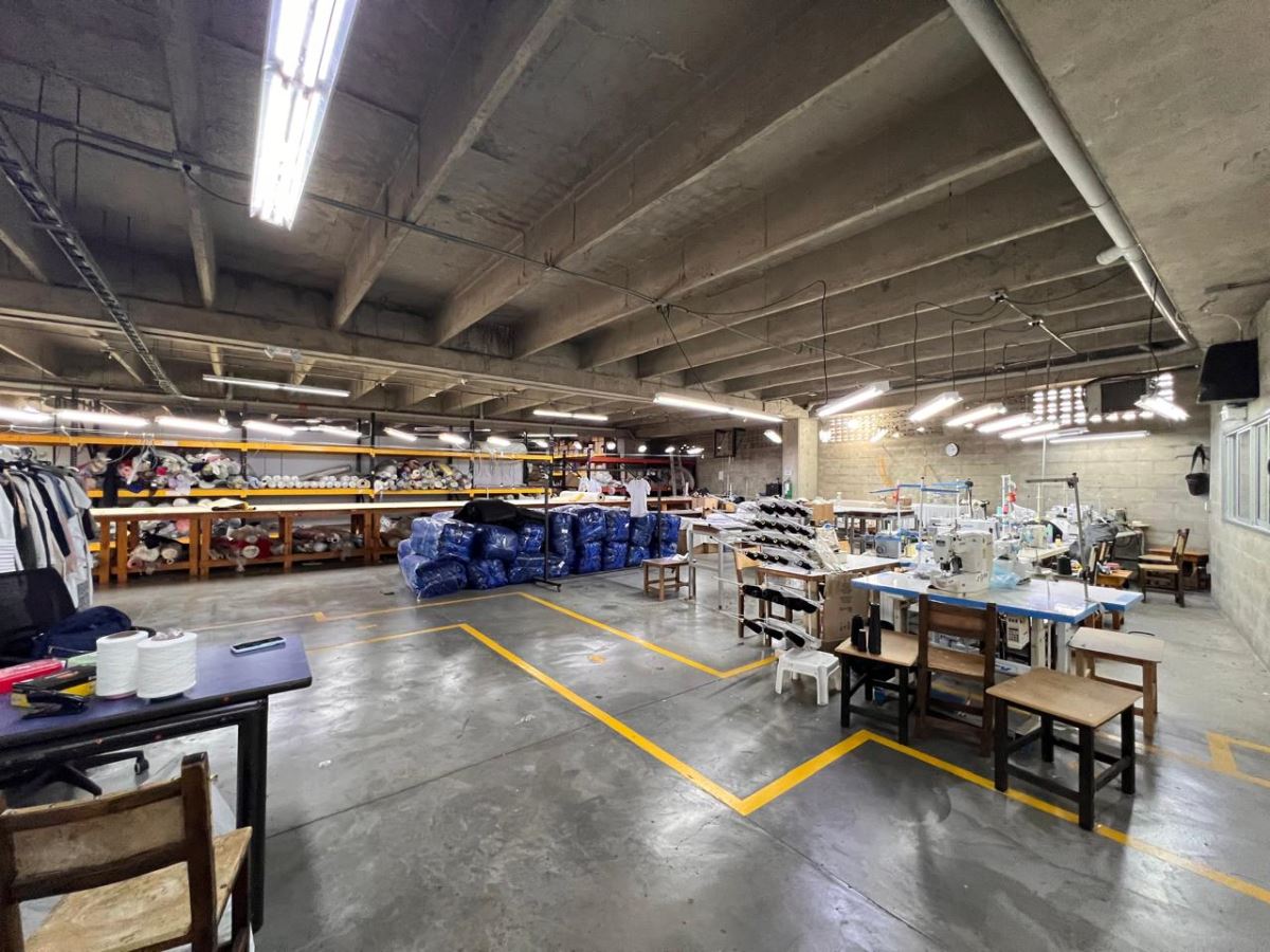 BODEGA en CENTRO DE LA MODA