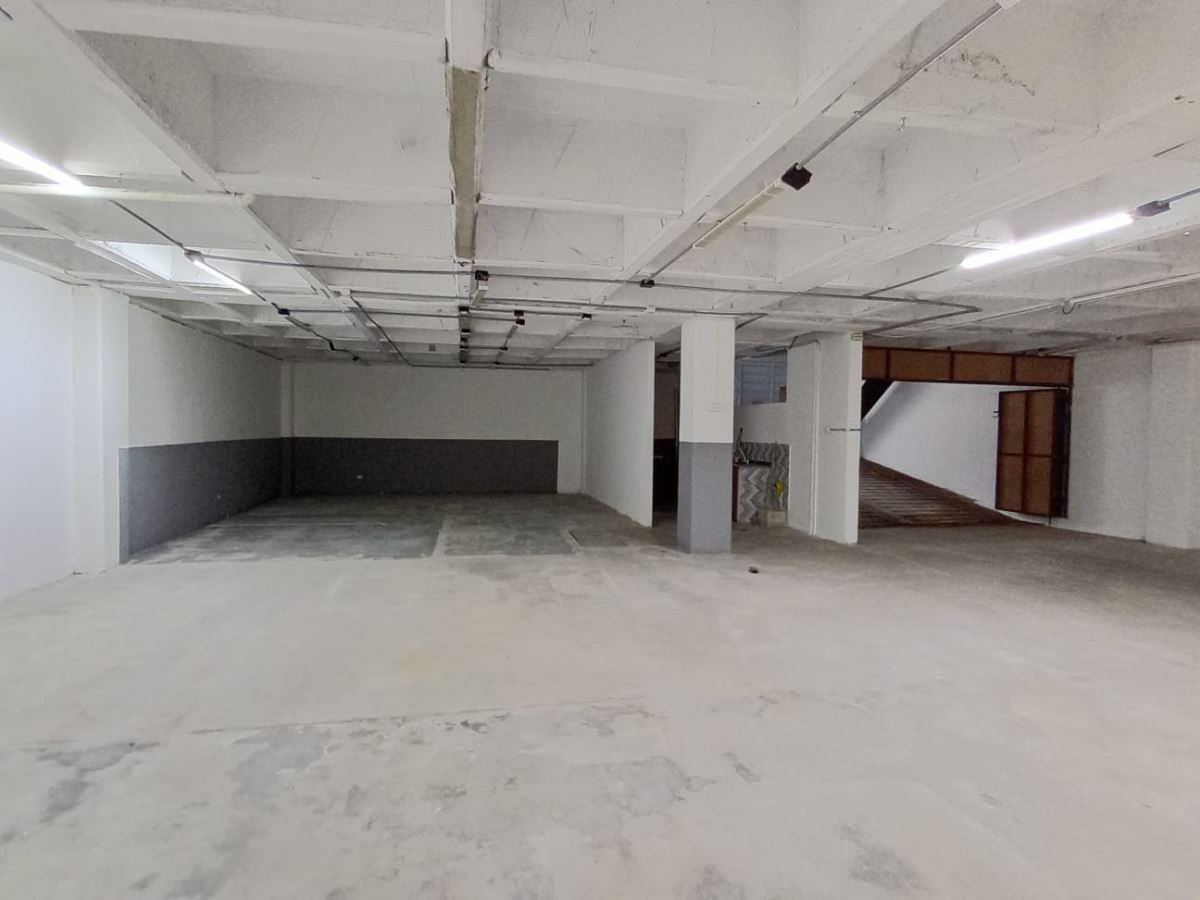 BODEGA en CENTRO DE LA MODA