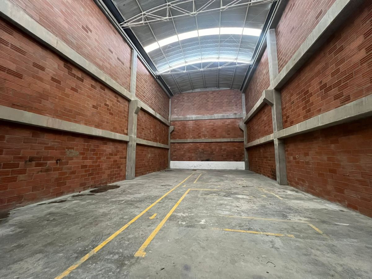BODEGA en LOS NARANJOS
