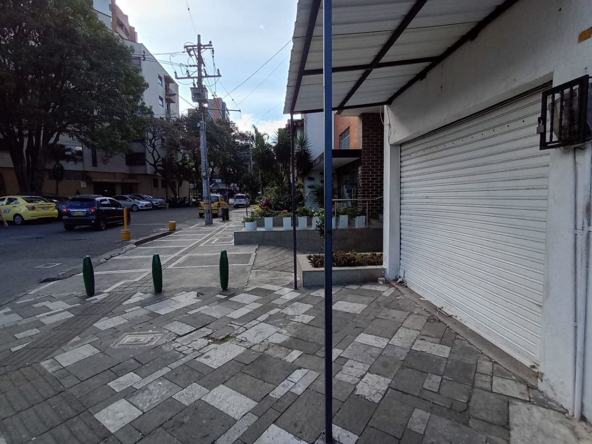 LOCAL en LAURELES